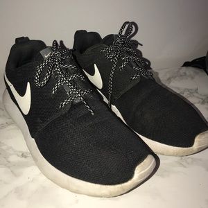 🔥NIKE roshe black🔥